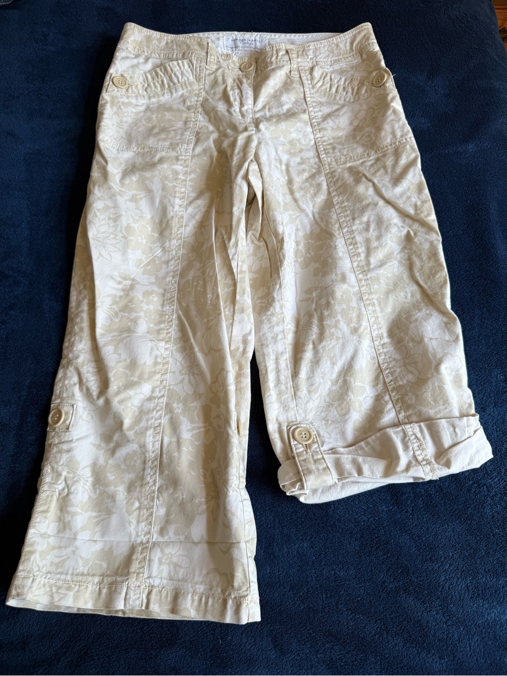 Denver Hayes Beige Floral Capri Shorts